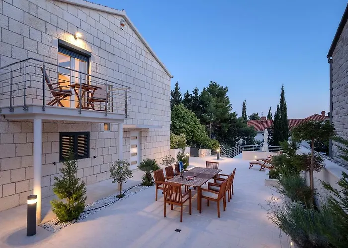 Vindobona 2 * Hvar Town