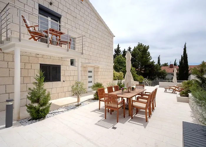 Vindobona 2 Hvar Town