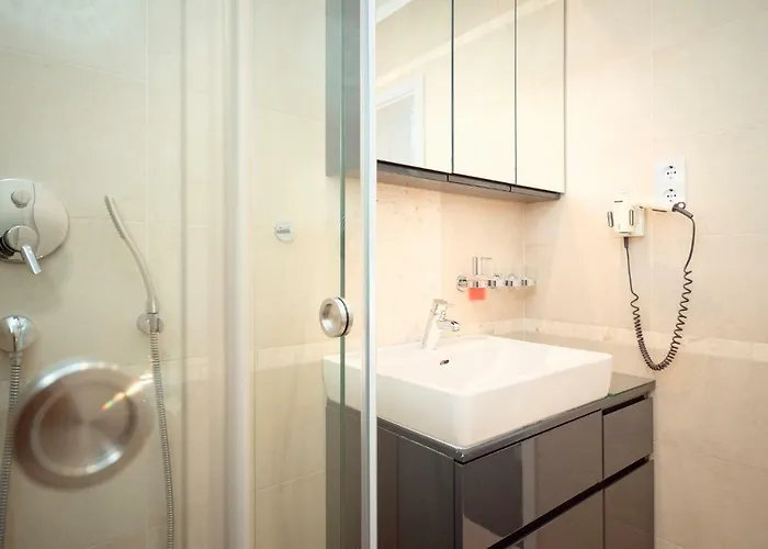 Vindobona 2 Hvar Town