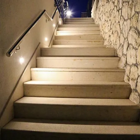 Апартаменты Vindobona 2 Хвар